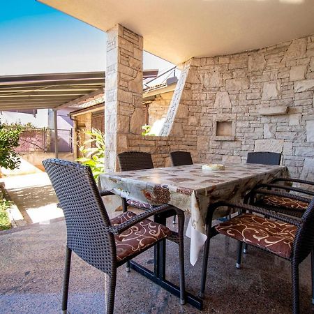 Holiday Apartment 50M From The Beach Pjescana Uvala Exterior photo