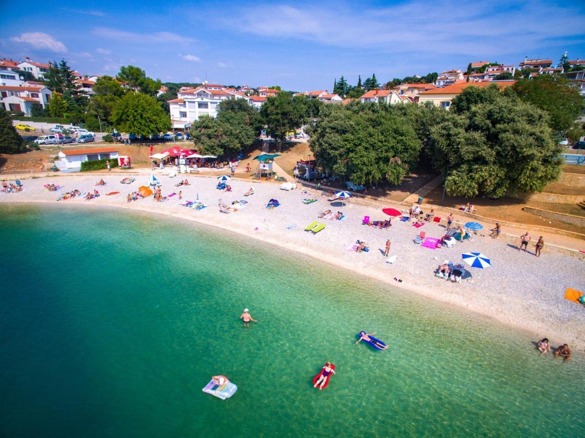 Holiday Apartment 50M From The Beach Pjescana Uvala Exterior photo